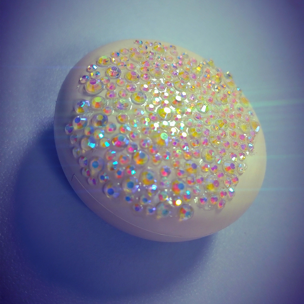 Crystal Embellished Round Compact Accessory - Iridescent Sparkle